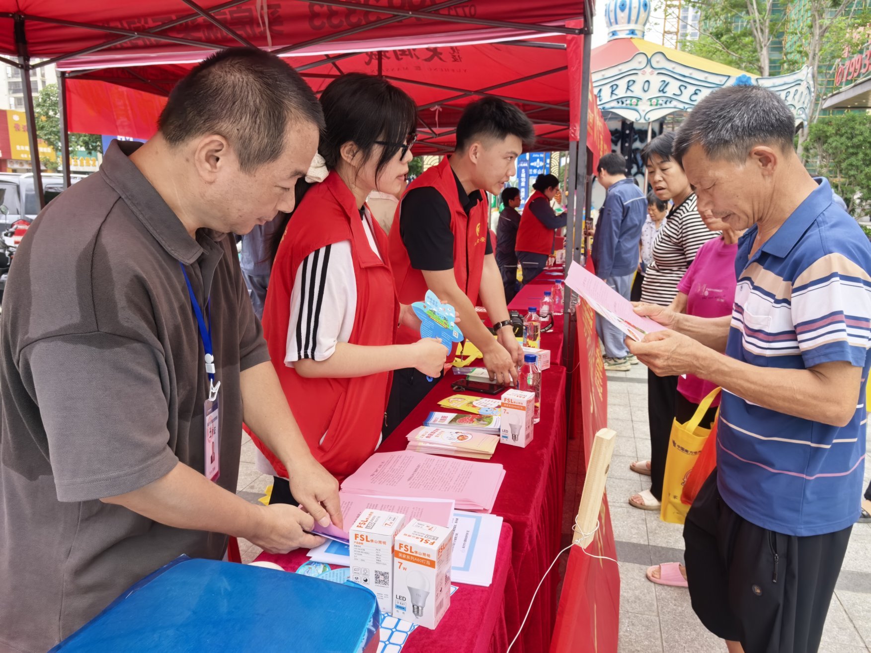 党建引领聚合力 计量惠民暖人心 ——崇左市开展2025年“5.20”世界计量日主题宣传服务活动